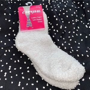 ɴᴡᴛ Gray Fuzzy Slipper Socks🧦